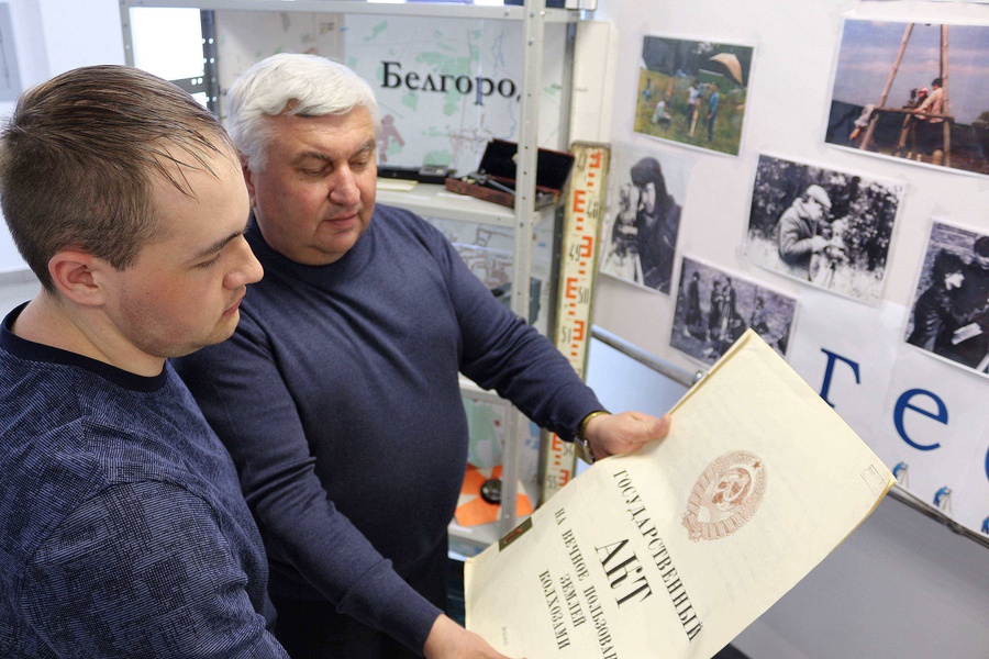 История развития отрасли геодезии и картографии в выставке Белгородского Росреестра.