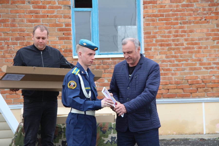 База военно-патриотического клуба «Беркут» пополнилась новыми пневматическими винтовками и пистолетом.