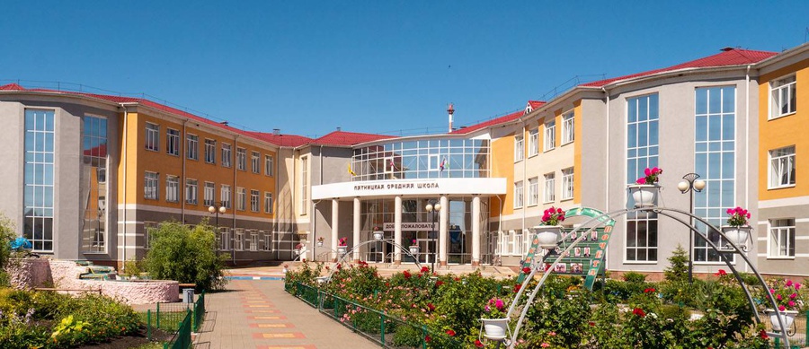 В текущем учебном году Пятницкая средняя общеобразовательная школа признана соответствующей статусу «100 лучших образовательных организаций».