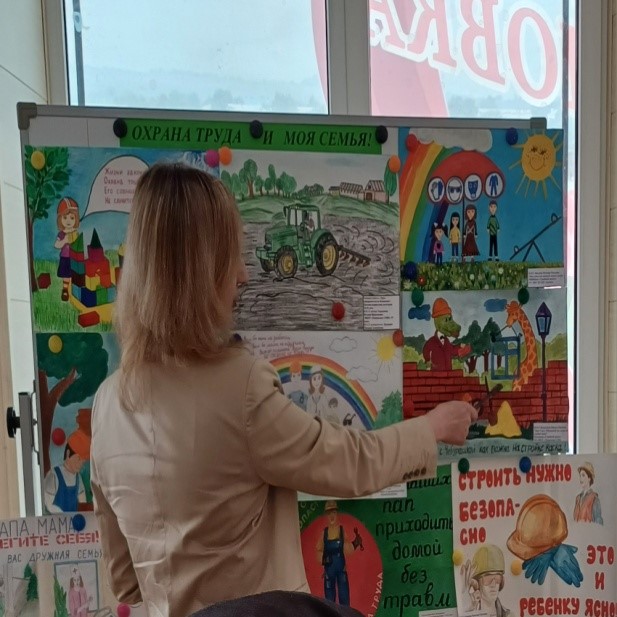 В рамках Декады охраны труда на территории Волоконовского района прошел муниципальный (отборочный) тур конкурса детских рисунков на тему: «Охрана труда и моя семья».