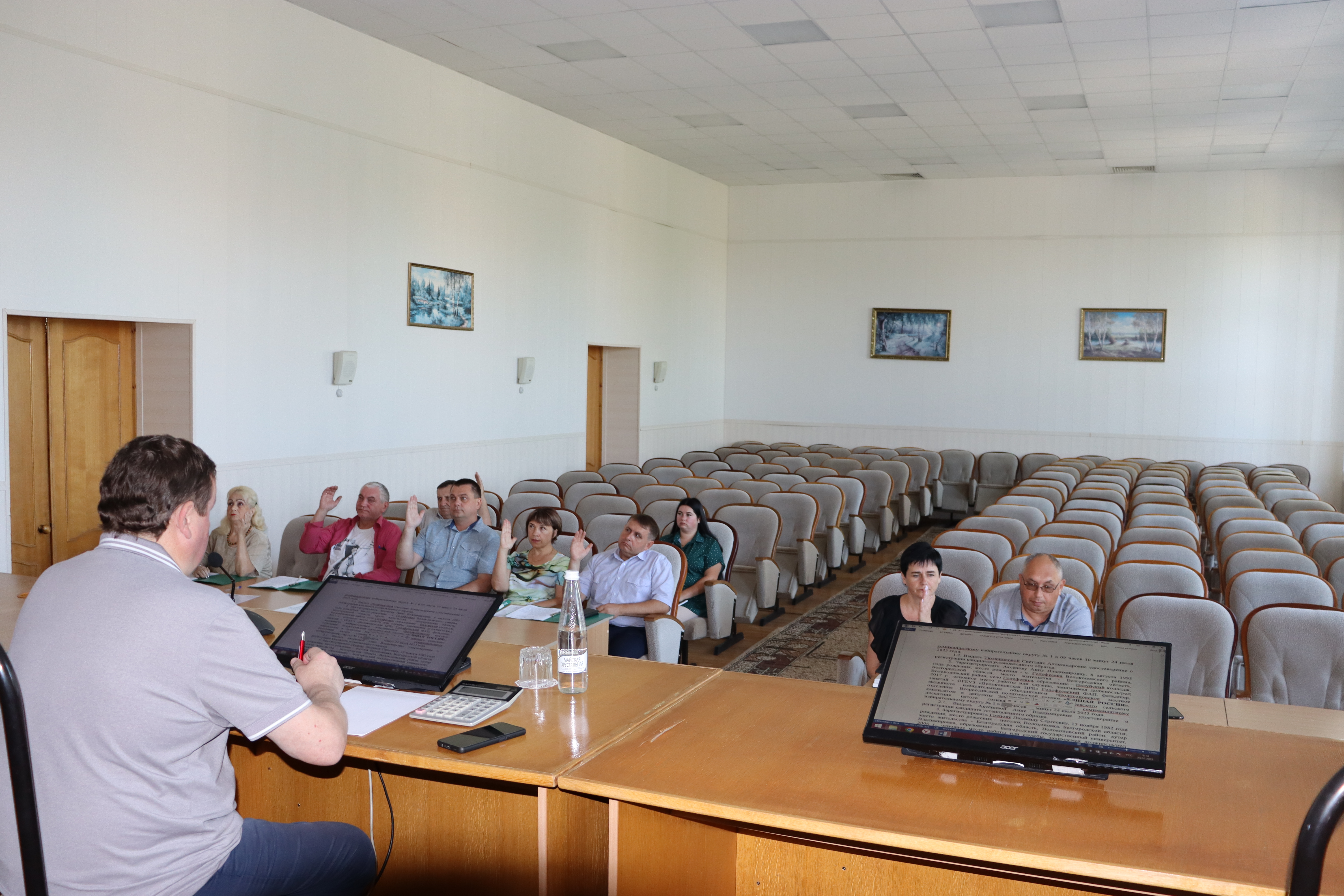 Волоконовская территориальная избирательная комиссия зарегистрировала первых кандидатов в депутаты на выборах в местные органы власти.