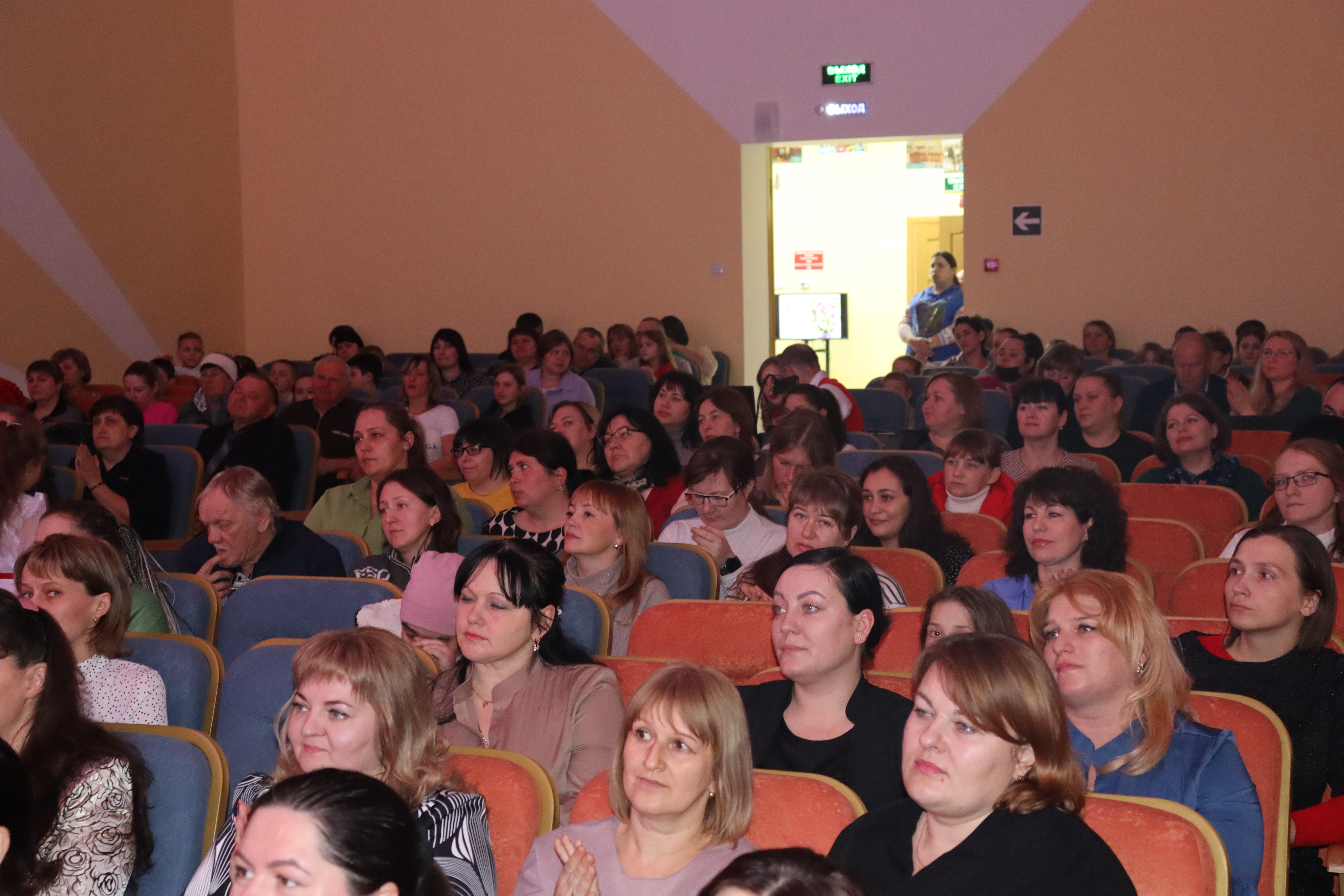В Центре культурного развития п. Пятницкое собрались прекрасные женщины-мамы, которые воспитывают трёх и более детей.