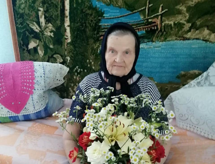 Сегодня жительнице поселка Волоконовка Пушкаревой Татьяне Григорьевне исполнилось 90-лет.