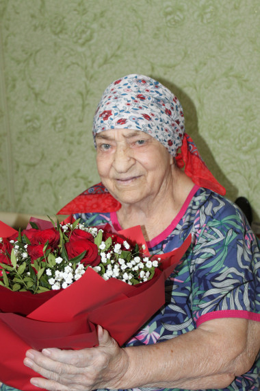 Сегодня свой 90-летний юбилей отмечает Сучалкина Вера Тимофеевна, жительница посёлка Волоконовка!.