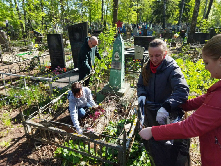 Представители регионального Росреестра и Кадастровой палаты провели мероприятие по уборке заброшенных захоронений ветеранов Великой Отечественной войны. Представители регионального Росреестра и Кадастровой палаты провели мероприятие по уборке заброшенных захоронений ветеранов Великой Отечественной войны.