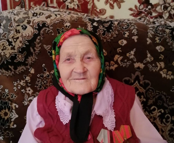 Сегодня жительницы сел Верхние Лубянки и Новорождественка Гавриленко Александра Сергеевна и Журавлева Людмила Васильевна отметили свой 90-летний День рождения. Сегодня жительницы сел Верхние Лубянки и Новорождественка Гавриленко Александра Сергеевна и Журавлева Людмила Васильевна отметили свой 90-летний День рождения.