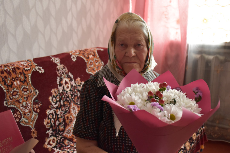 Свой 90-летний юбилейный День рождения отметила жительница поселка Волоконовка Добровольская Валентина Гавриловна.