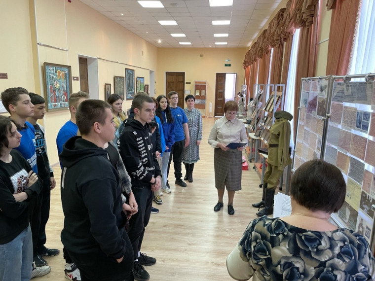 Студенты Ютановского агромеханического техникума, учащиеся,  секретарь районной избирательной комиссии, 28 марта побывали в рай-онном краеведческом музее.