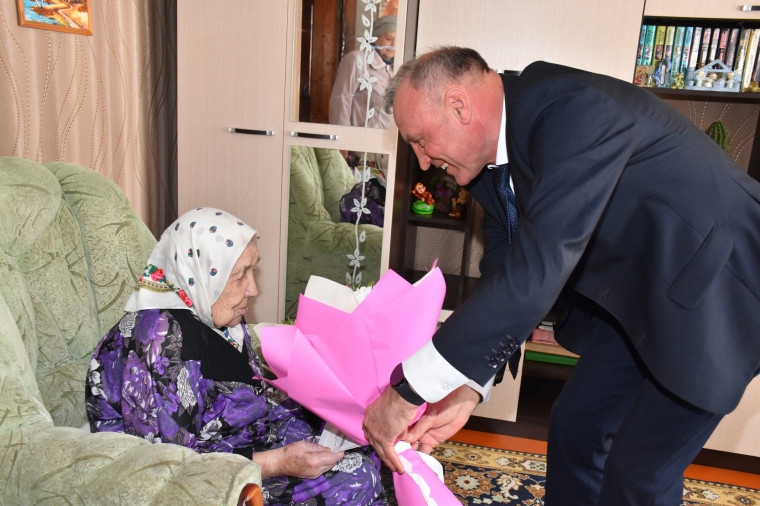 Свой 95-летний юбилей отметили жительница поселка Волоконовка Гордеева Александра Власьевна.