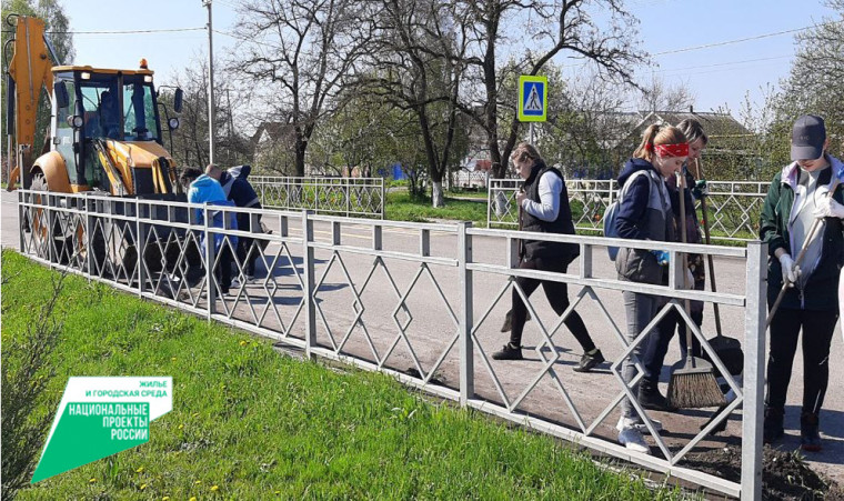 Жители Волоконовского района не стали ограничивать себя рамками проведения Всероссийского субботника, который был запланирован на 22 апреля, и продолжают наводить порядок на родной земле.