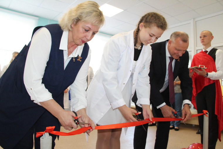 В 2021 году Волоконовская средняя школа №1 стала участником проекта Губернатора «Обеспечение системы здравоохранения Белгородской области медицинскими кадрами».