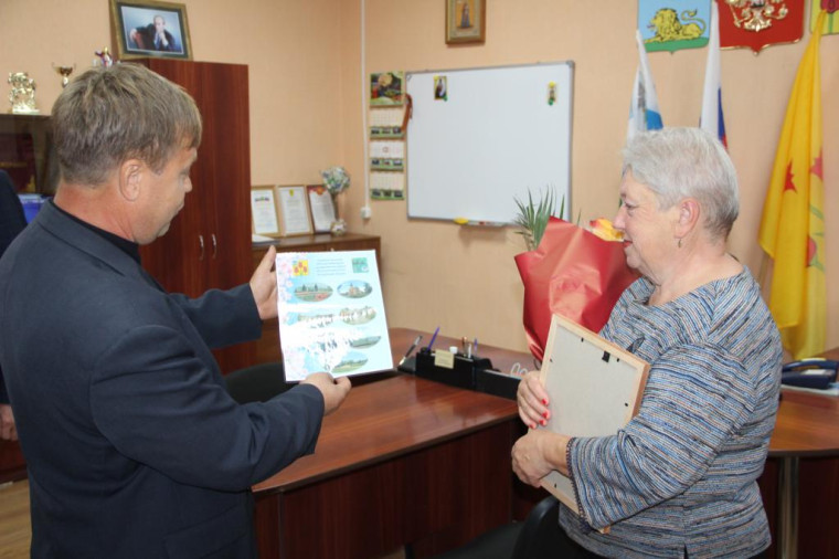 Сегодня председатель ТОС «Зеленая» п. Пятницкое Лубенцова Нина Ивановна принимала поздравление с юбилейным Днем рождения.