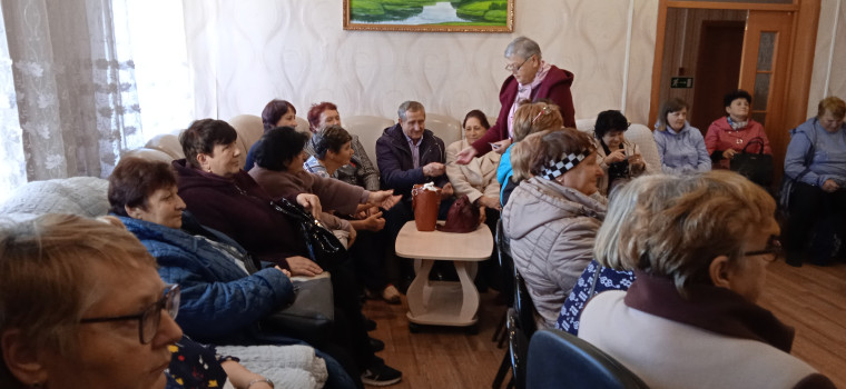 В этот солнечный день октября гости из Ровеньского района посетили мельницу Баркова, интерактивно-развлекательную программу в Центре культурного развития поселка Волоконовка и «Геронтологический центр».