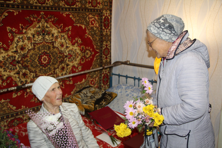 Жительница села Староивановка Давыденко Клавдия Максимовна отметила 90-летний юбилей.